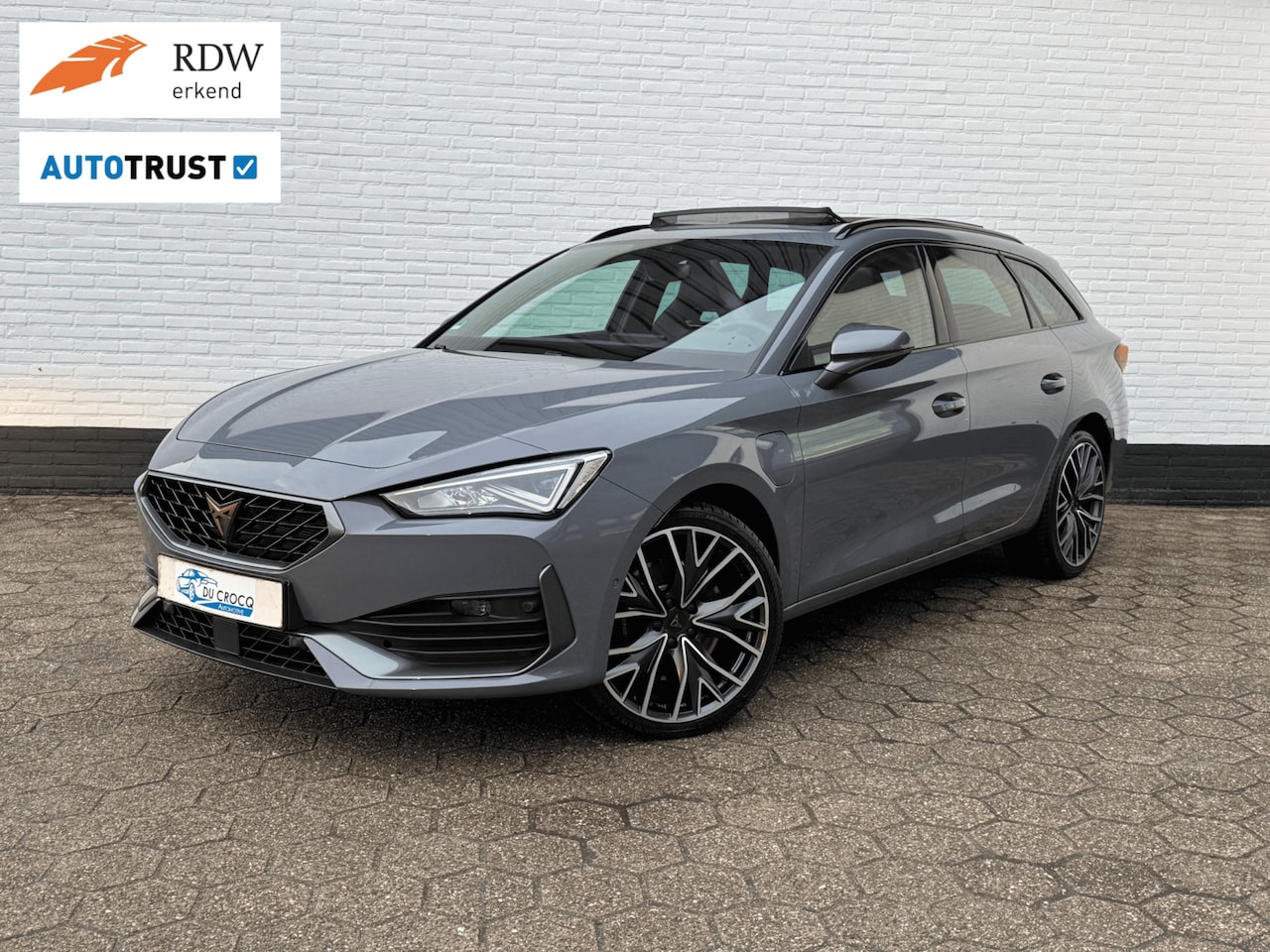 CUPRA Leon Sportstourer - E-Hybrid VZ Perform. PANODAK l ACC! - AutoWereld.nl