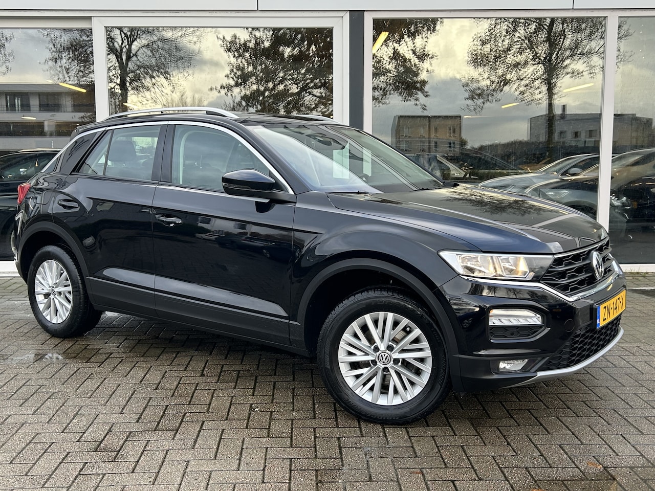 Volkswagen T-Roc - 1.6 TDI Style 50% deal 9.475,- ACTIE Trekhaak / Airco / Cruise / Telefoon - AutoWereld.nl