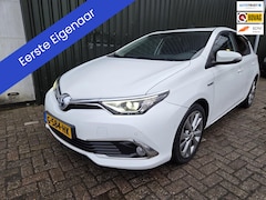 Toyota Auris - 1.8 Hybrid Executive dealer onderhouden