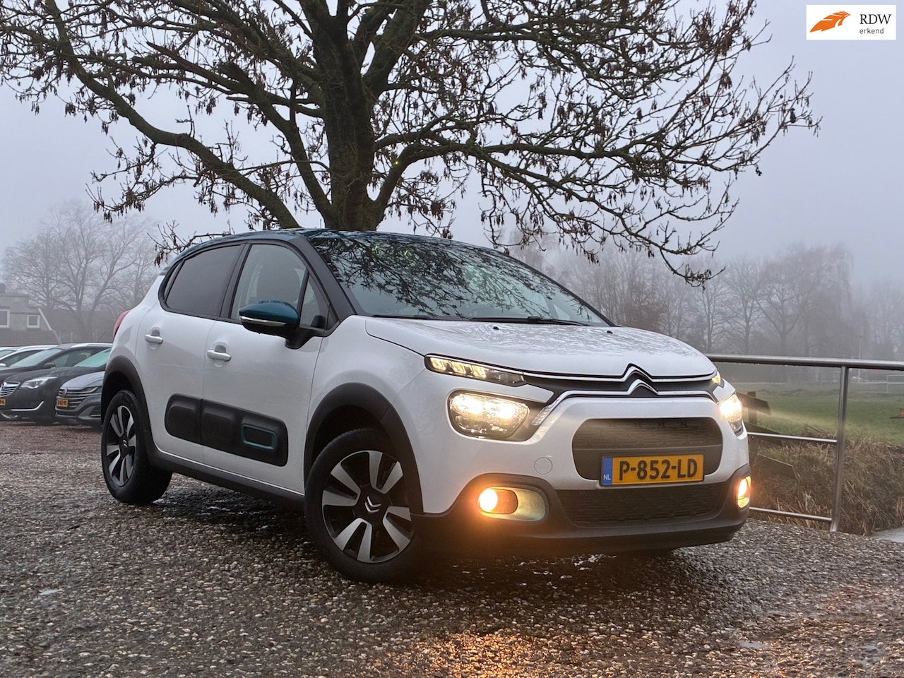 Citroën C3 - 1.2 PureTech Business | Cruise + Clima + Navi Nu € 9.975,-!!! - AutoWereld.nl