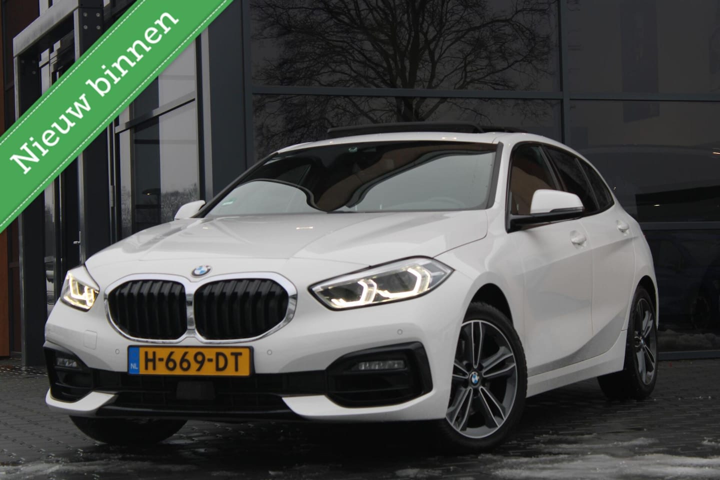 BMW 1-serie - 118i Automaat | Pano | Elektrische klep | Org. NL - AutoWereld.nl