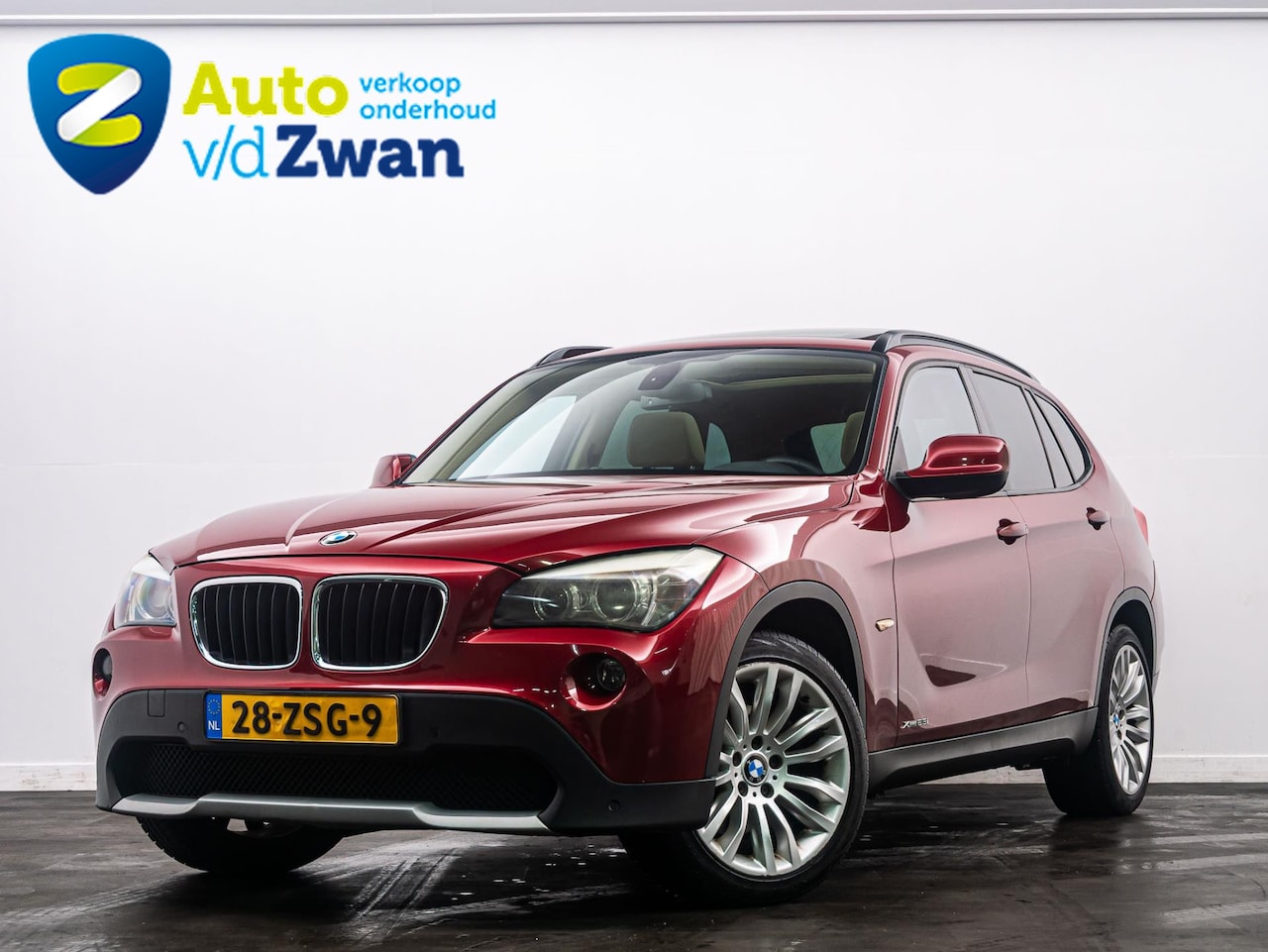 BMW X1 - XDrive20i Business Automaat/Leer/Pano/Trekhaak - AutoWereld.nl