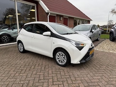 Toyota Aygo - 1.0 VVT-I X-PLAY AUTOMAAT 5-DRS CAMERA/AIRCO/RADIO/CARPLAY/ ENZ