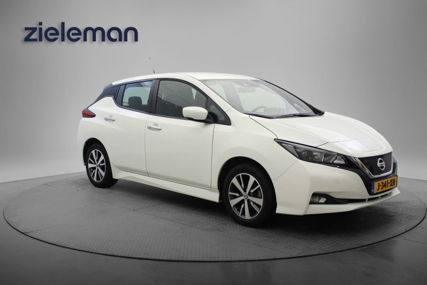 Nissan LEAF - Acenta 40 kWh - Carplay, Navi, Cruise, Camera, Clima, Stoelverw. - AutoWereld.nl