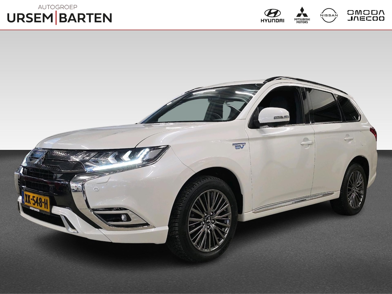 Mitsubishi Outlander - 2.4 PHEV S-Edition | Automaat | 4WD | Pano | trekhaak | Volleder | Stoel/Stuur verwarming - AutoWereld.nl