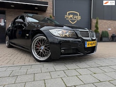 BMW M3 - 3-serie 330i M-Pakket M-Sport 259PK Airco Navi Pan/Dak Leder Zwart Elk.Ramen zeer nette