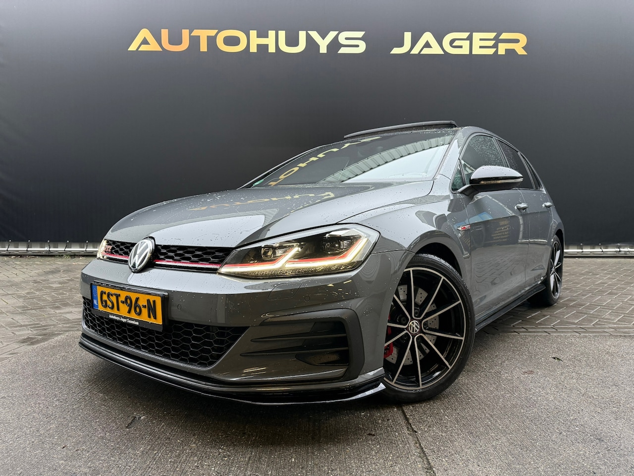 Volkswagen Golf - 2.0 TSI GTI TCR Akrapovic Pano Dynaudio - AutoWereld.nl