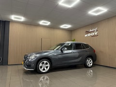 BMW X1 - SDrive20i Limited Series * Automaat / Navigatie / Trekhaak / NL Auto