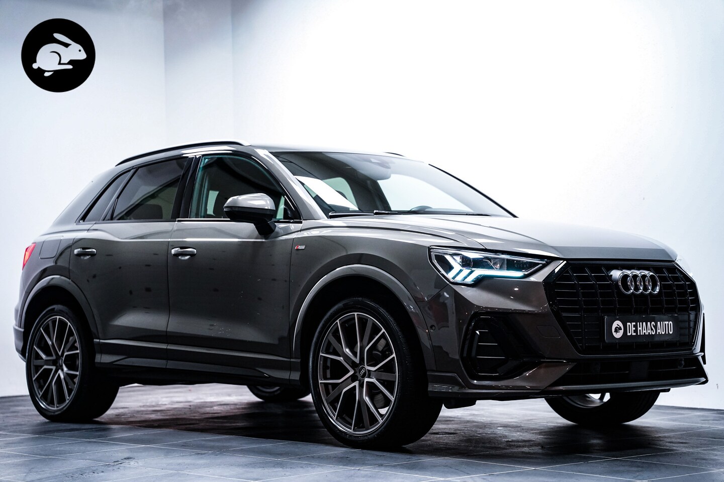 Audi Q3 - 45 TFSI e S-Line|Chronos grey|20 inch|Leder|Camera|Trekhaak - AutoWereld.nl