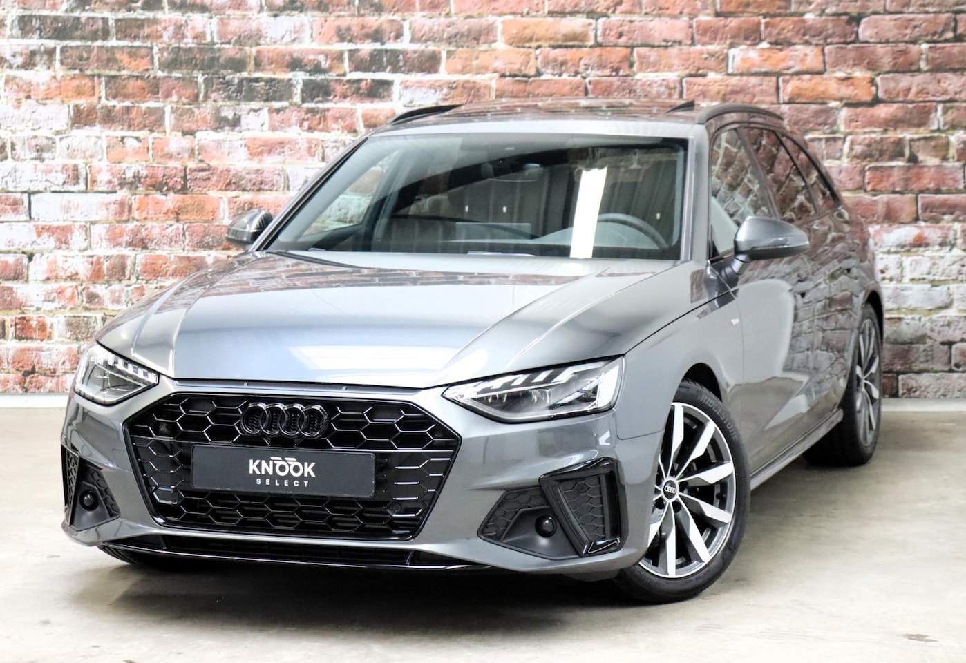 Audi A4 Avant - 35 TFSI S Edition Competition Automaat / Panoramadak / Optic Black / Adaptieve Cruise Cont - AutoWereld.nl