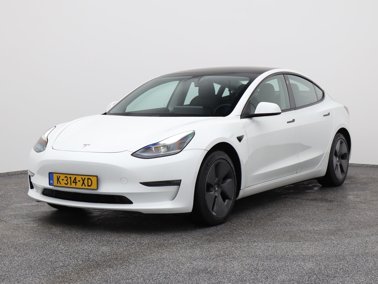 Tesla Model 3 - Long Range RWD Long Range AWD 75 kWh | PANO | AUTOPILOT | STOELVERWARMING | TREKHAAK - AutoWereld.nl
