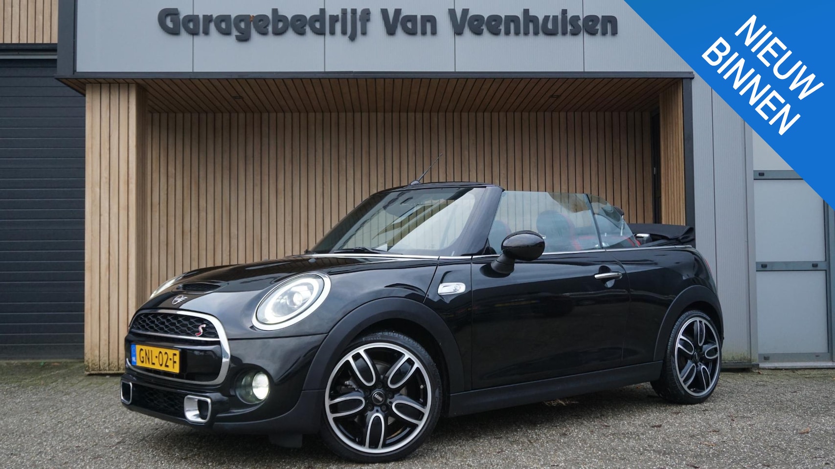 MINI Cabrio - Cooper S 2.0 192pk Automaat *John Cooper Works Pack* 18inch LM Keyless LED Leder/Alcantara - AutoWereld.nl