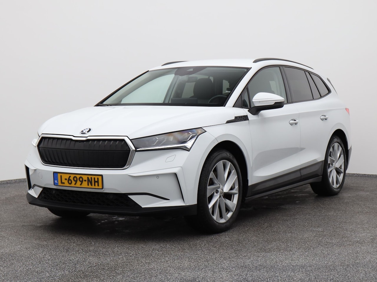 Skoda Enyaq iV - 60 First Edition | CAMERA | ADAPTIVE | STOEL- EN STUURVERW. - AutoWereld.nl