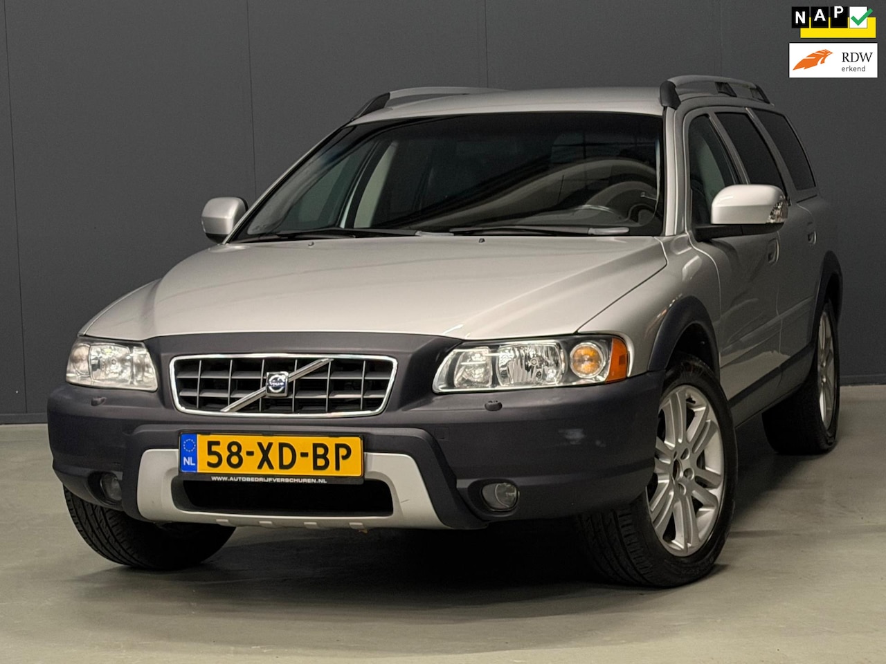 Volvo XC70 - 2.5 T Momentum AUTOMAAT LEDER/NAVI/CRUISE/STOELVERW | KEURIGE AUTO - AutoWereld.nl