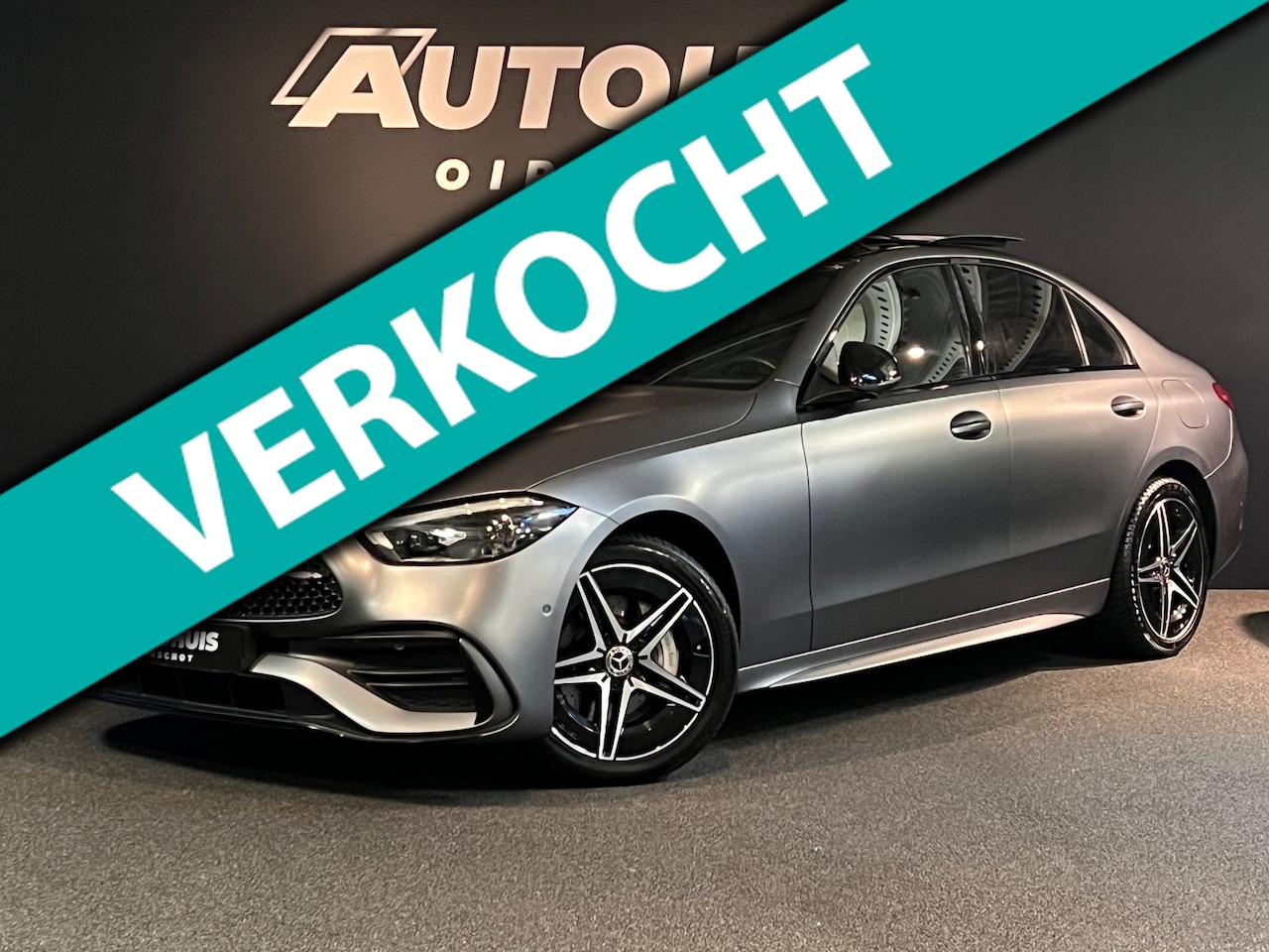 Mercedes-Benz C-klasse - 300 e AMG Line Limousine MagnoMatt/ Pano/ Massage/ 360 Camera/ Trekhaak/ ACC/ Ambientlight - AutoWereld.nl