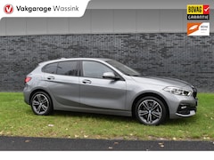 BMW 1-serie - 118i Sport Line 1.5 100kW Automaat/Navigatie/carplay/stoelverwarming/btw auto