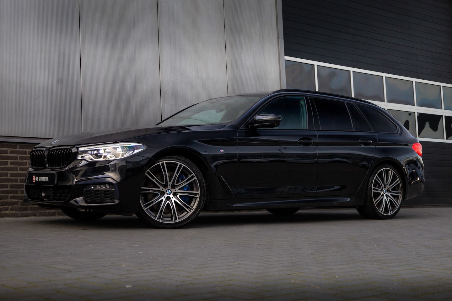 BMW 5-serie Touring - 540i xDrive 340 pk High Executive /Pano-Dak/ Head-Up/ Harman&Kardon/ Keyless/ 360-camera/ - AutoWereld.nl