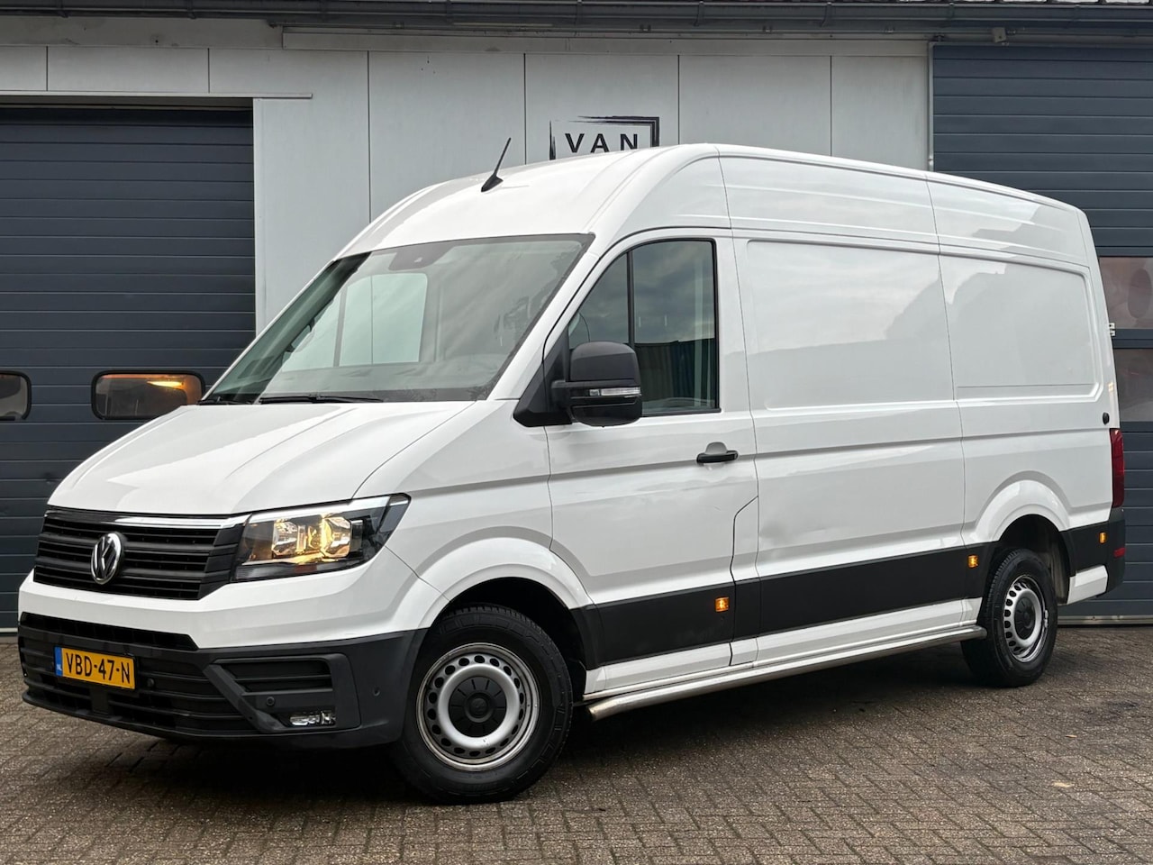 Volkswagen Crafter - 35 2.0TDI 140pk Autom. L3H3 Navi Camera Airco Cruise - AutoWereld.nl