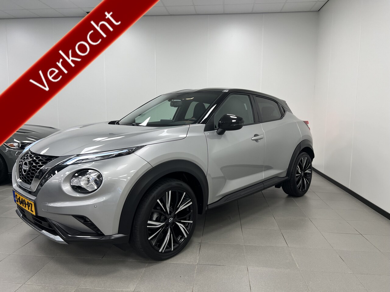 Nissan Juke - 1.0 DIG-T N-DESIGN / AUTOMAAT / NAVI / CAMERA / TREKH. / 19 INCH. / - AutoWereld.nl