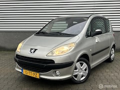 Peugeot 1007 - 1.4-16V Gentry