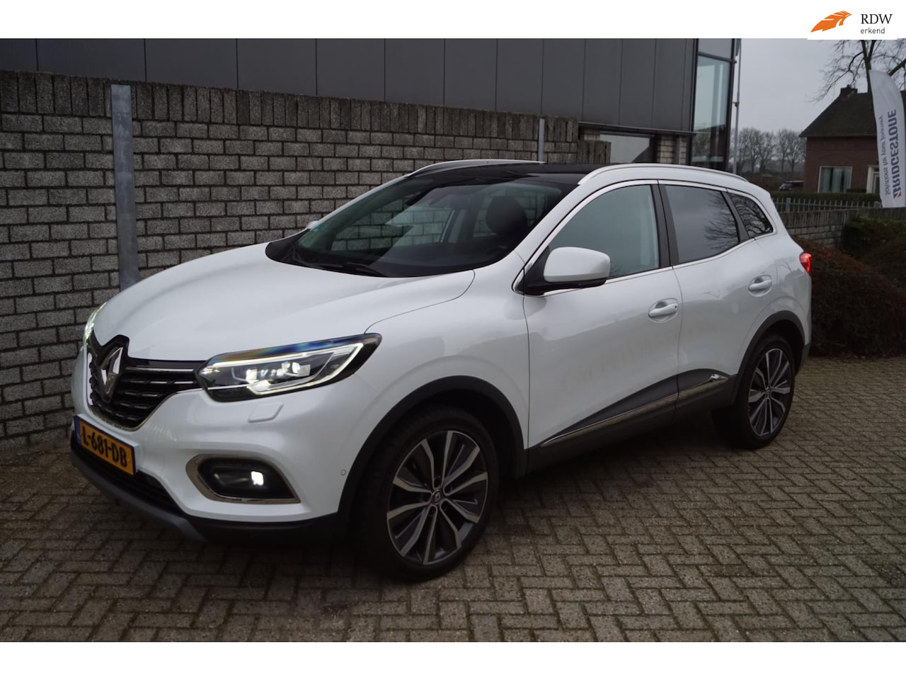 Renault Kadjar - 1.3 TCe Black Edition Autom Panodak Half Leder Sportst Stoelverw Navi Camera Clima LED Kop - AutoWereld.nl