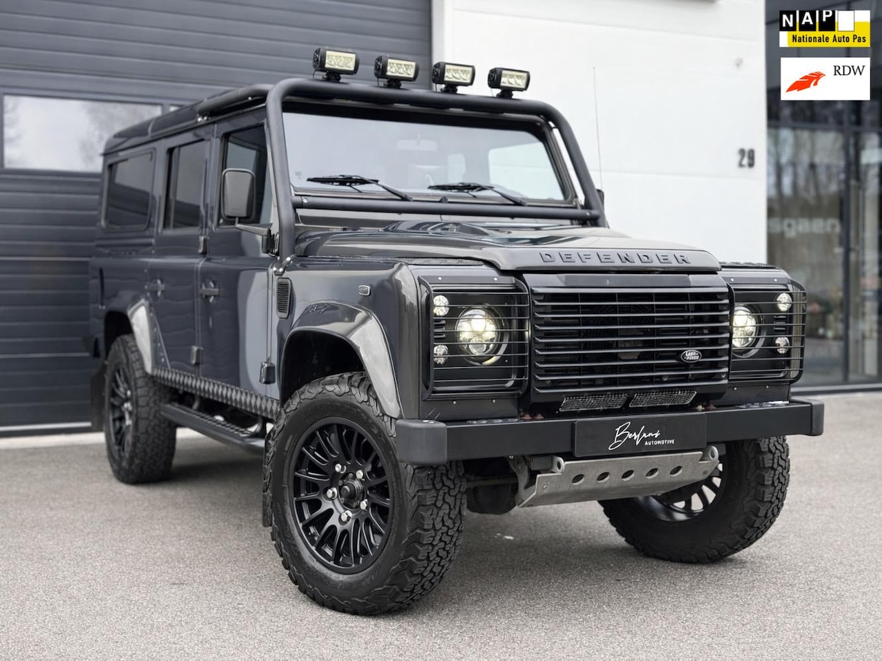 Land Rover Defender 110 - 2.2 D SW 110" Adventure Limited Edition - AutoWereld.nl