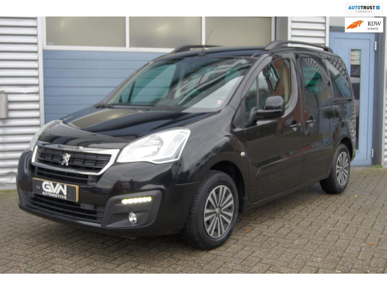 Peugeot Partner Tepee - 1.2 PureTech 110 | Navi • Camera • PDC • Cruise • Airco | 12 Maanden Garantie - AutoWereld.nl