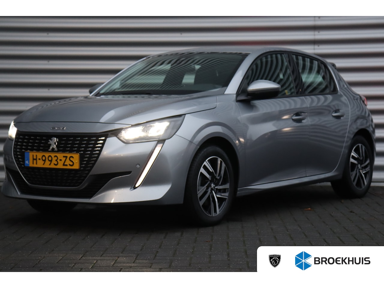 Peugeot 208 - 1.2 PURETECH 100PK ALLURE PACK AUTOMAAT / NAVI / LEDER / CLIMA / FULL-LED / PDC / 16" LMV - AutoWereld.nl