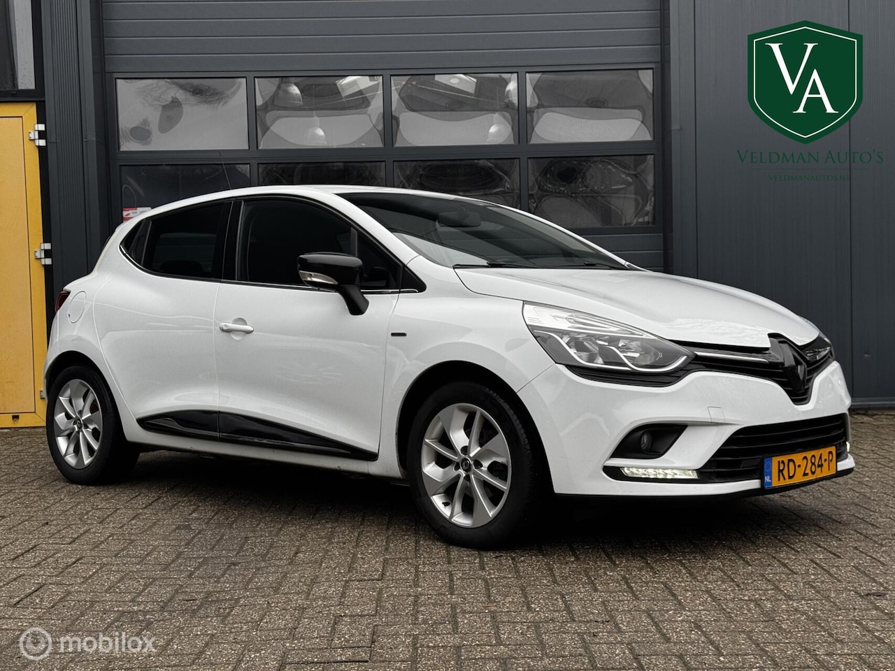 Renault Clio - 0.9 TCe Limited | Airco | Cruise | Navi - AutoWereld.nl