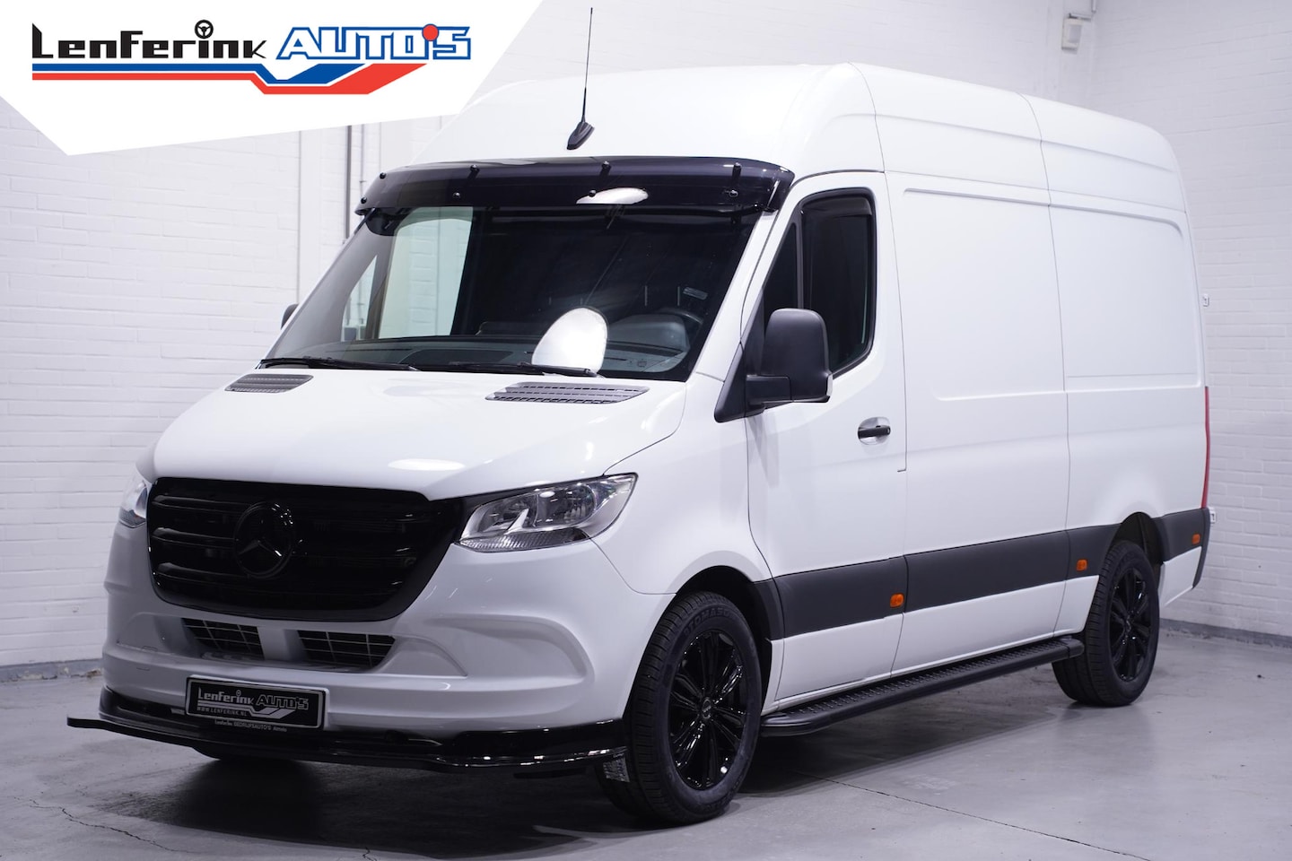 Mercedes-Benz Sprinter - 319 CDI V6 190 pk Black&White Edition Aut. L2H2 Camera, 18" LMV, Apple Carplay, Laadruimte - AutoWereld.nl