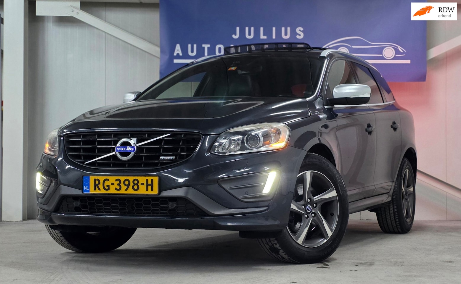 Volvo XC60 - 2.0 T5 FWD Ocean Race Volvo Dealer Onderhouden Schuifdak Veel Opties! - AutoWereld.nl