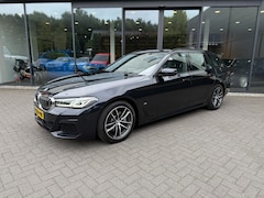 BMW 5-serie Touring - 520i M-Sport LCI, Comfortstoelen, LED, Driving Assistant, NaviPro