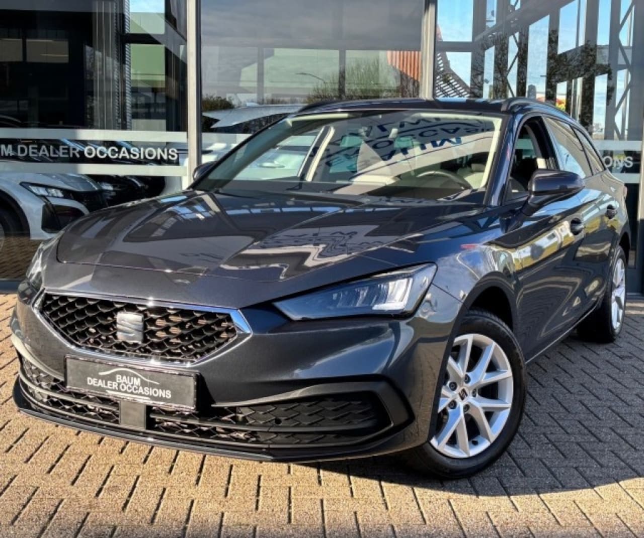 SEAT Leon - 1.0 ETSI STYLE AUTOMAAT NAVI-CARPLAY WINTERPACK PDC-CAMERA. - AutoWereld.nl