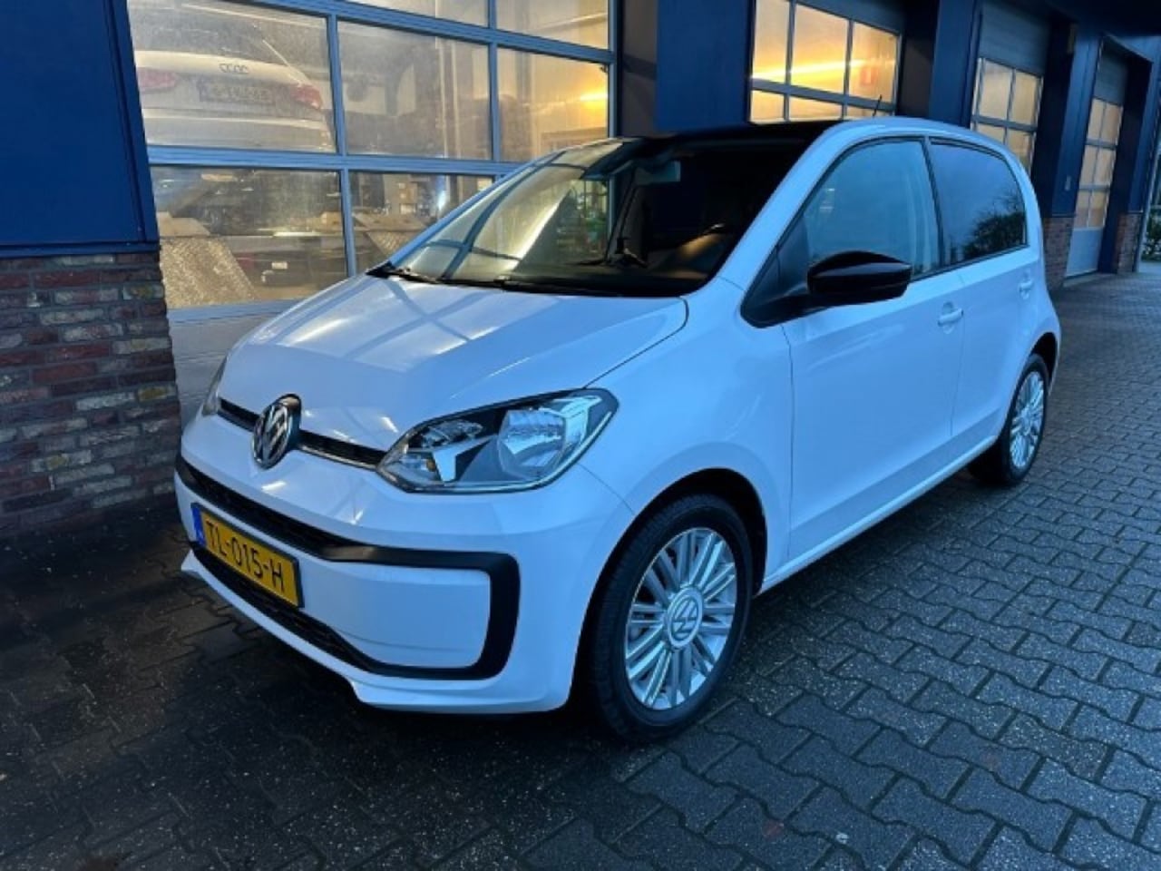 Volkswagen Up! - 1.0 BMT MOVE UP! CAMERA.    ALL.IN. - AutoWereld.nl