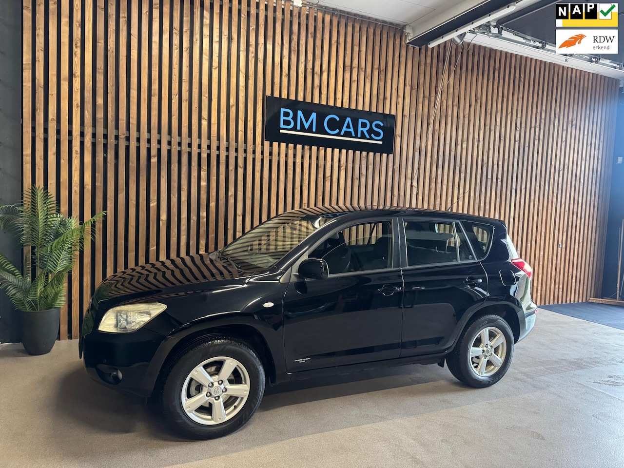Toyota RAV4 - 4x4 2.0 VVTi Linea Sol Airco,Trekhaak - AutoWereld.nl