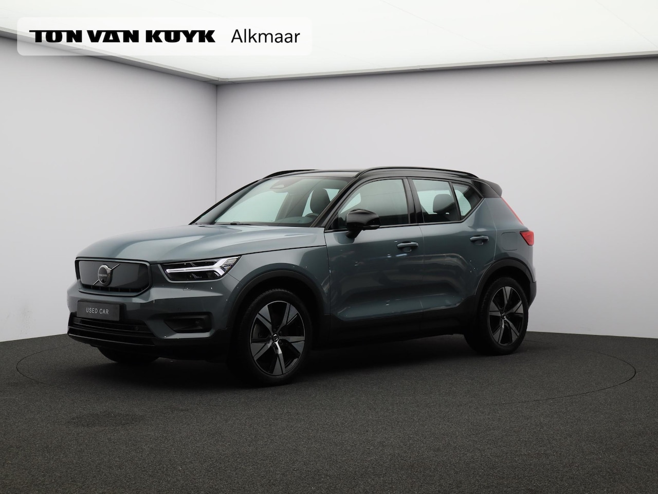 Volvo XC40 - Recharge P8 AWD R-Design / Pan. dak / 360 camera / Elektr. bed stoelen / Leder / Stoel+stu - AutoWereld.nl