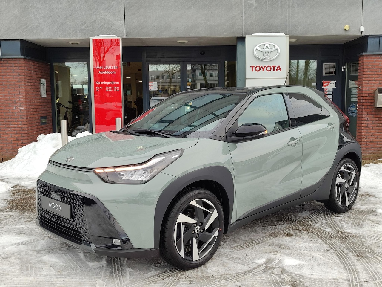 Toyota Aygo X - Hybrid 115 ENVY NIEUW DIRECT LEVERBAAR! STOELVERW PARK-SENSOREN KEYLESS 18'' LM-VELGEN LED - AutoWereld.nl