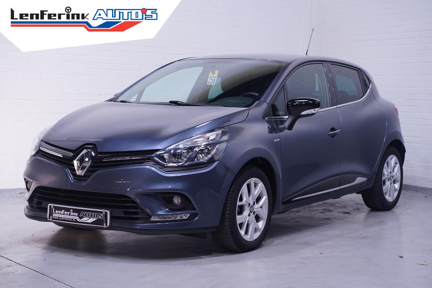Renault Clio - 0.9 TCe Limited Navi PDC Apple Carplay 1e Eigenaar NAP - AutoWereld.nl