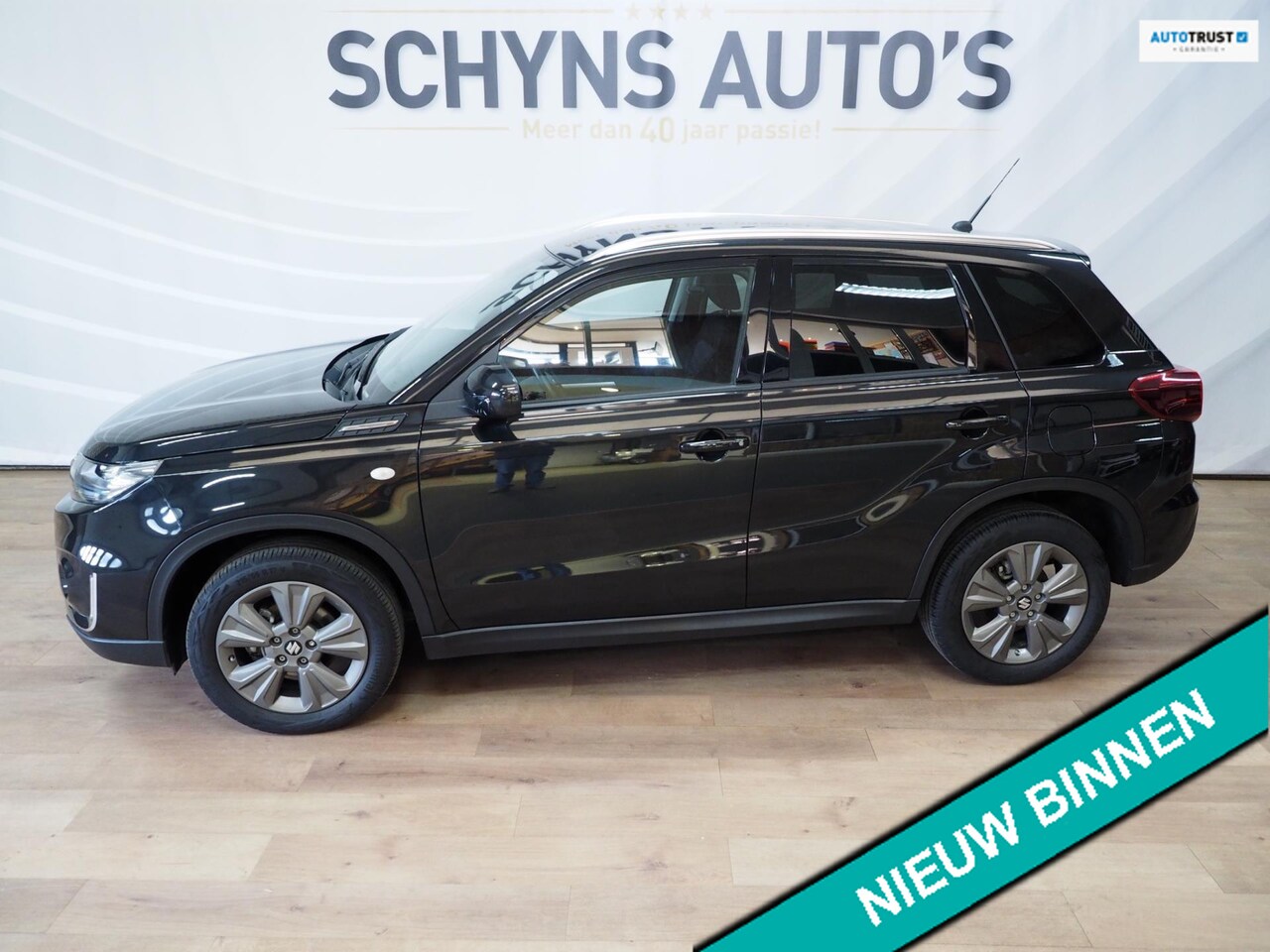 Suzuki Vitara - 1.5 Hybrid AUTOM. Select / GEEN bijkomende kosten - AutoWereld.nl