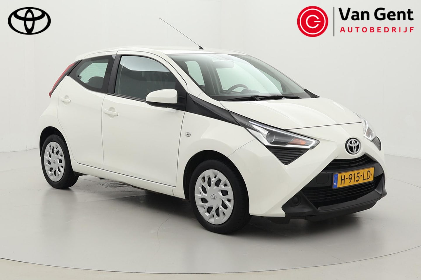 Toyota Aygo - 1.0 VVT-i x-play | Origineel NL | Apple Carplay / Android Auto | Airco | Camera | Bluetoot - AutoWereld.nl