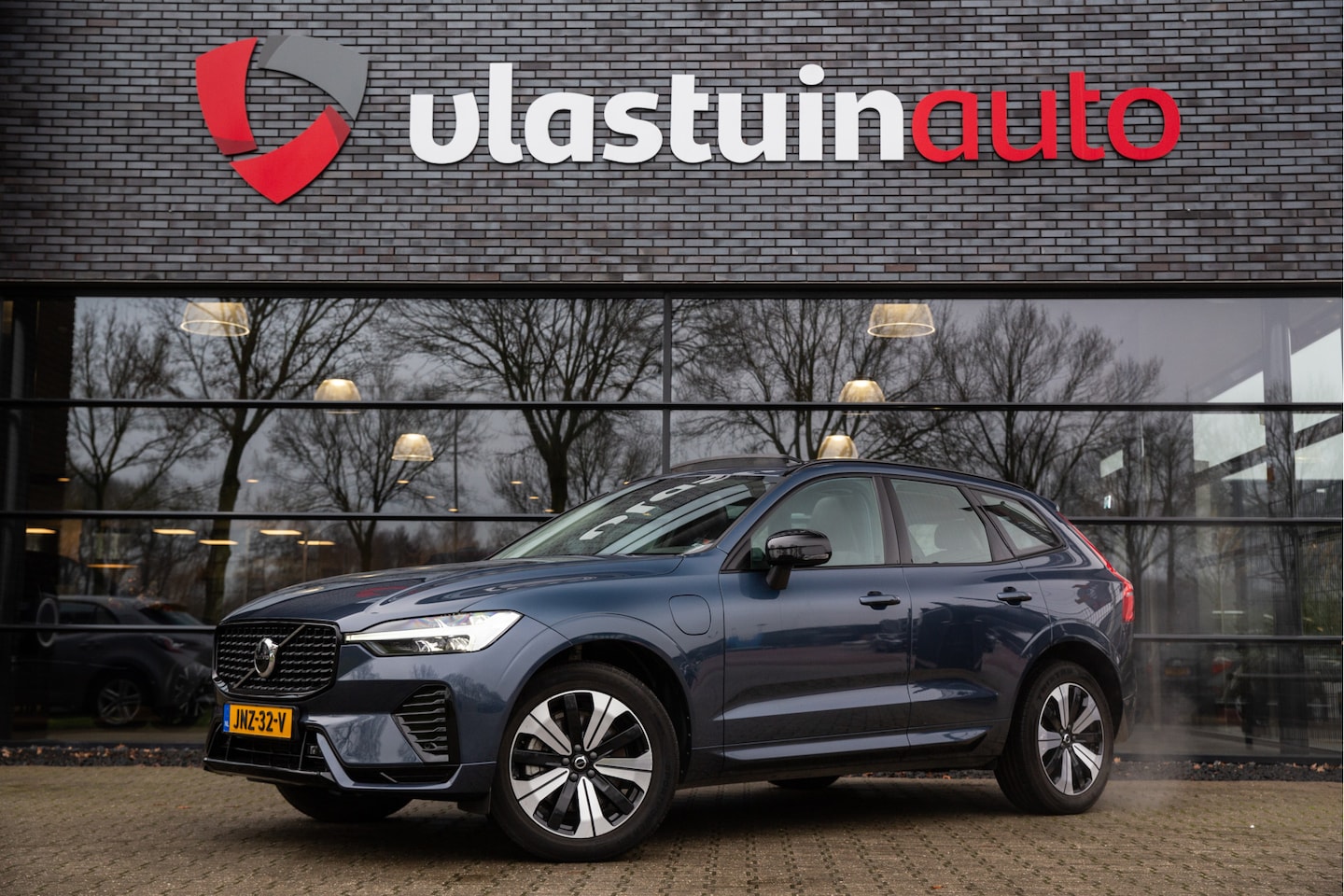 Volvo XC60 - 2.0 T6 Plug-in hybrid AWD Plus Dark 2.0 T6 Plug-in hybrid AWD Plus Dark , Panoramadak, Carplay, - AutoWereld.nl