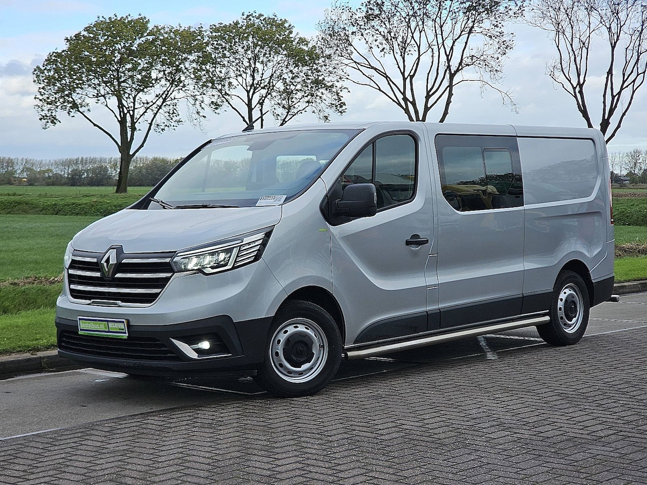 Renault Trafic - 2.0 dCi 150 T29 L2H1 DC Airco Automaat Navi Sidebars Euro6 150Pk NAP 1e Eigenaar! - AutoWereld.nl