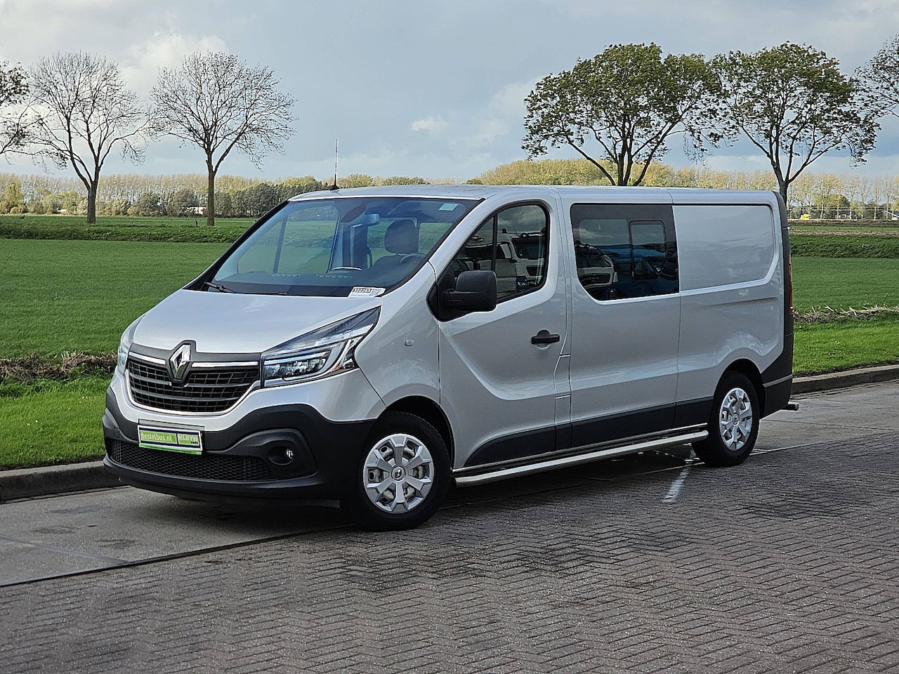 Renault Trafic - 2.0 dCi 145 T29 L2H1 DC Airco Automaat Navi Sidebars Euro6 145Pk NAP 1e Eigenaar! - AutoWereld.nl
