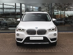 BMW X1 - sDrive20i High Executive xLine Automaat / Panoramadak / Sportstoelen / Achteruitrijcamera
