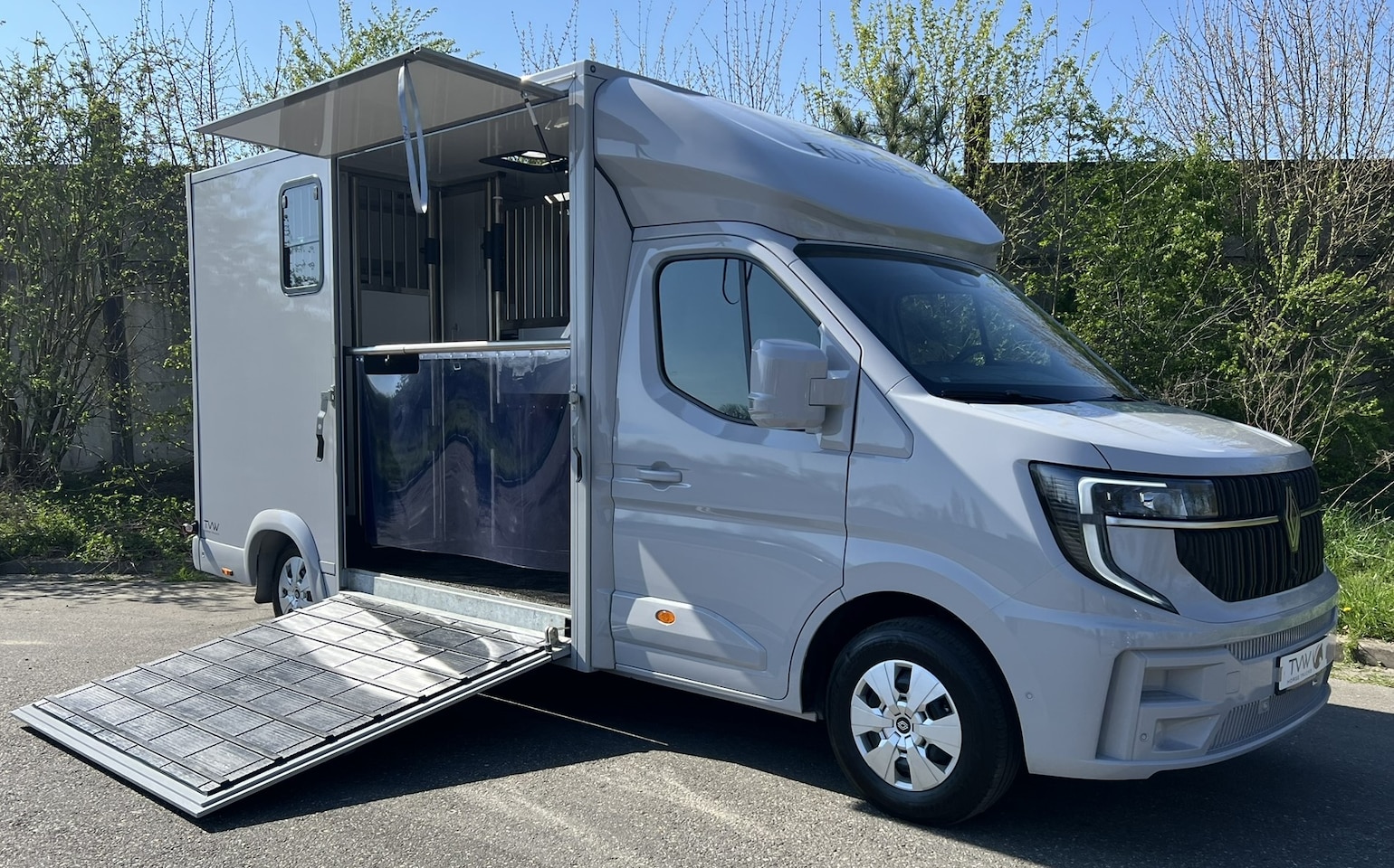 Renault Master - Paardenwagen / Horsetruck / Veewagen / Nieuw & BPM vrij! T35 2.0 dCi 170 L3H2 Extra - AutoWereld.nl