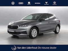 Skoda Fabia - 1.0 TSI 95pk Ambition / Navigatie via App connect / Parkeersensoren / Cruise control