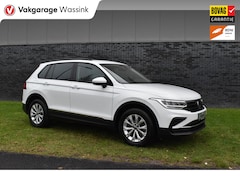 Volkswagen Tiguan - 1.5 TSI Life Automaat Navigatie/carplay