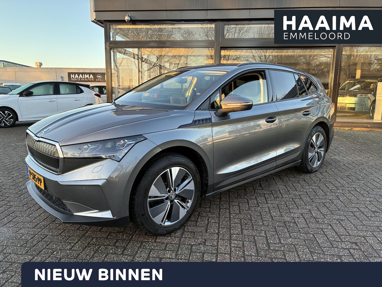 Skoda Enyaq iV - 60 | Climate control | Navigatie | Stoel & Stuurverwarming | Camera | Parkpilot | 19" LM-V - AutoWereld.nl