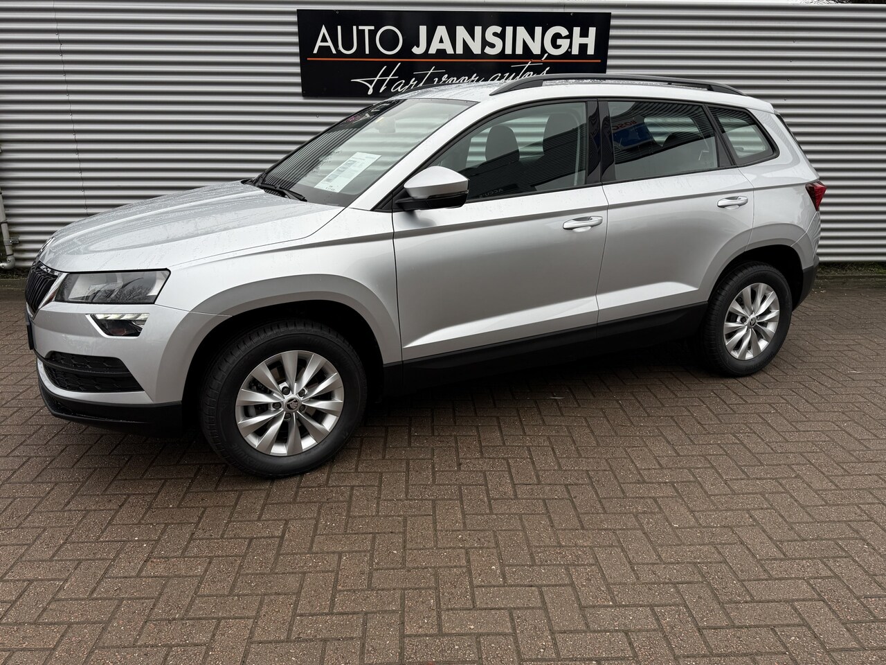 Skoda Karoq - 1.0 TSI Ambition | Airco | Cruise control | Navigatie | Trekhaak | LM Velgen | PDC achter - AutoWereld.nl