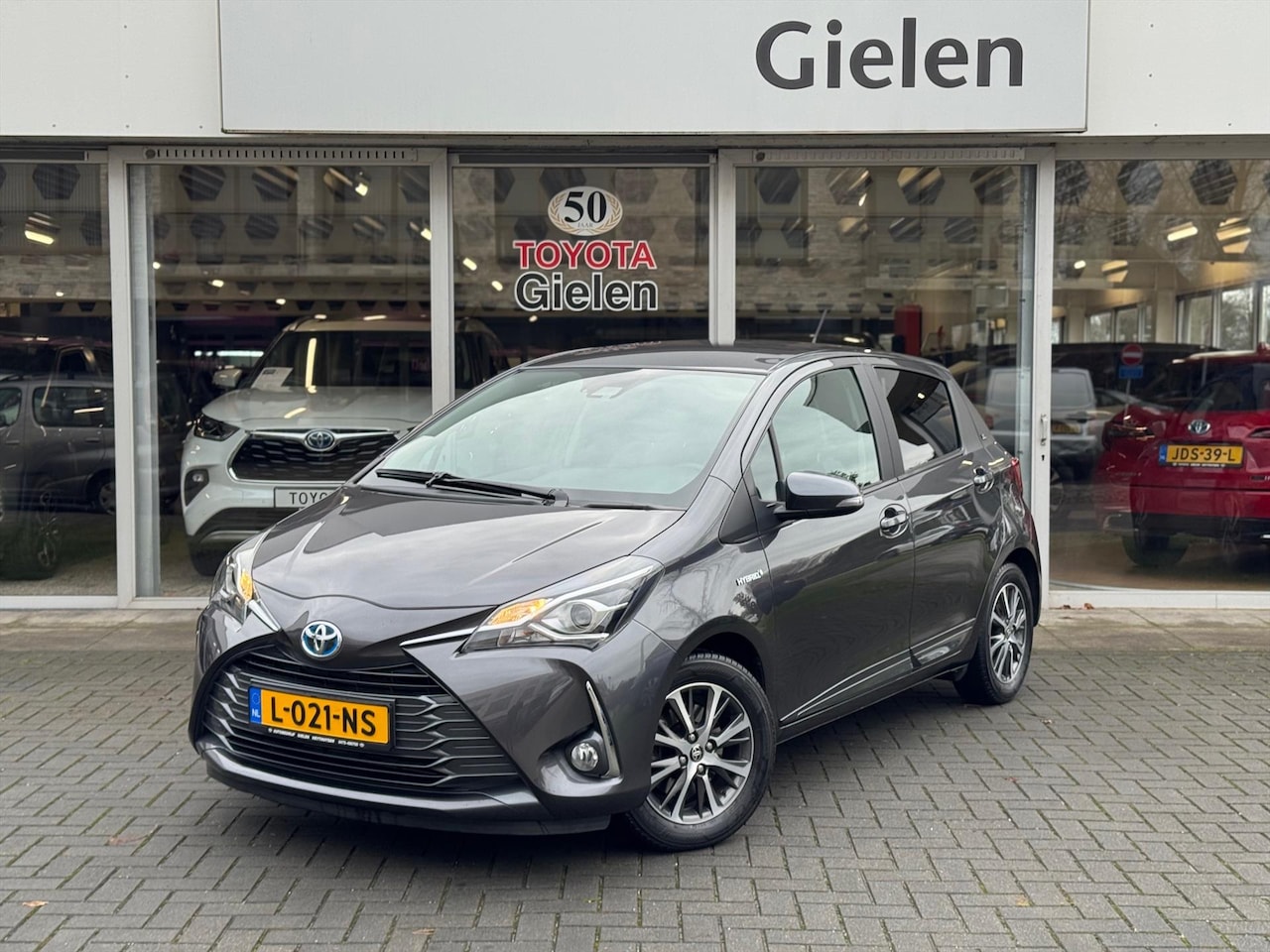 Toyota Yaris - 1.5 Hybrid Y20 | Stoelverwarming, Lichtmetalen velgen, Cruise control, Climate control, Bl - AutoWereld.nl